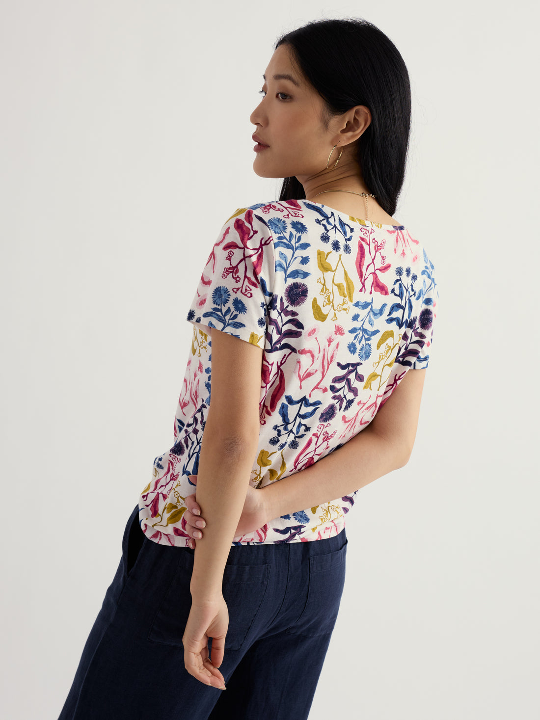 Appletree T-shirt - Inky Botanical