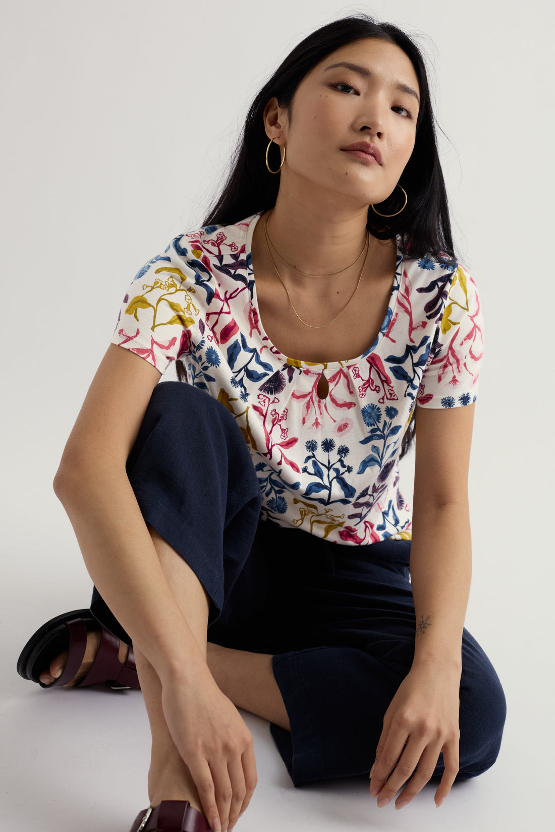 Appletree T-shirt - Inky Botanical