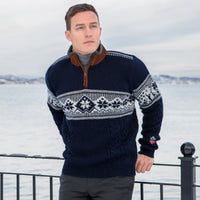 Norlender Spitzbergen Sweater Navy on model