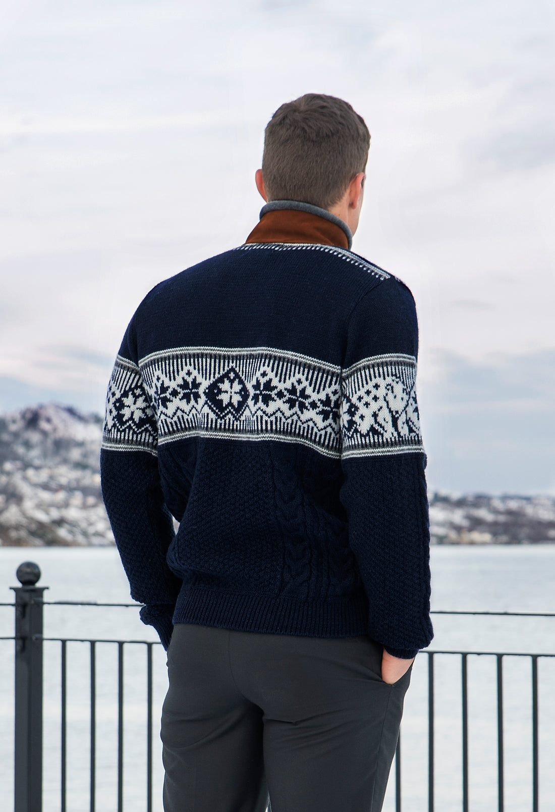 Norlender Spitzbergen Sweater Navy on model from behind