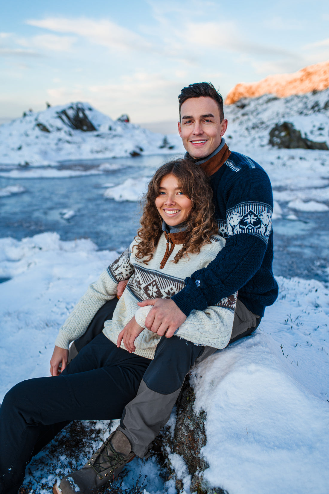 Norlender Spitzbergen Sweater Navy on models on Snowy background