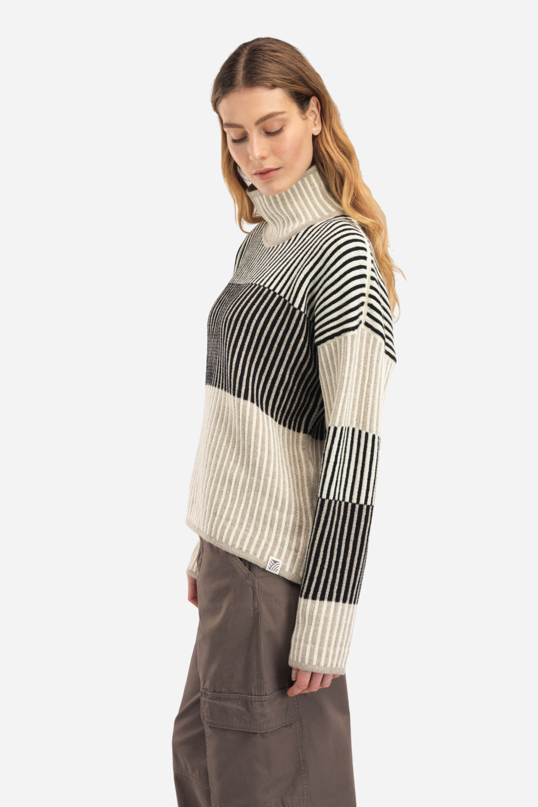 Dale of Norway - Skarstind Women's Sweater - Sand