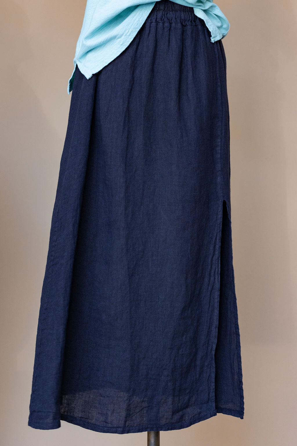 Pistache - Linen Skirt with Slit - Navy