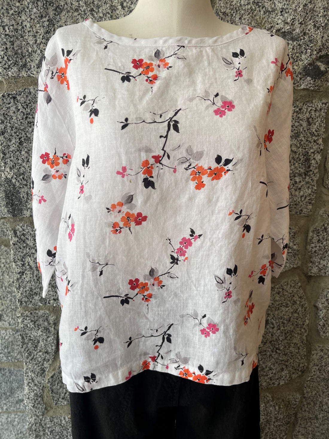 Cut Loose - Linen Elbow Sleeves Top - Cherry Blossom White