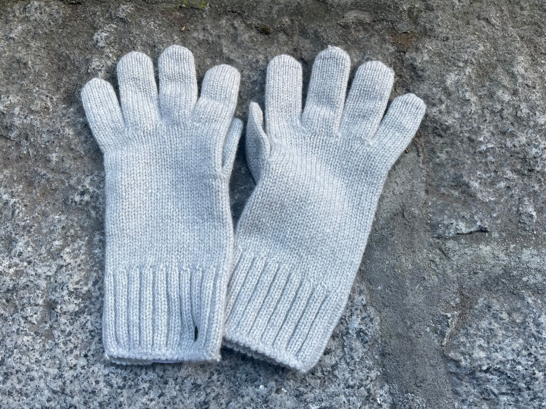 Irish - gloves - feather