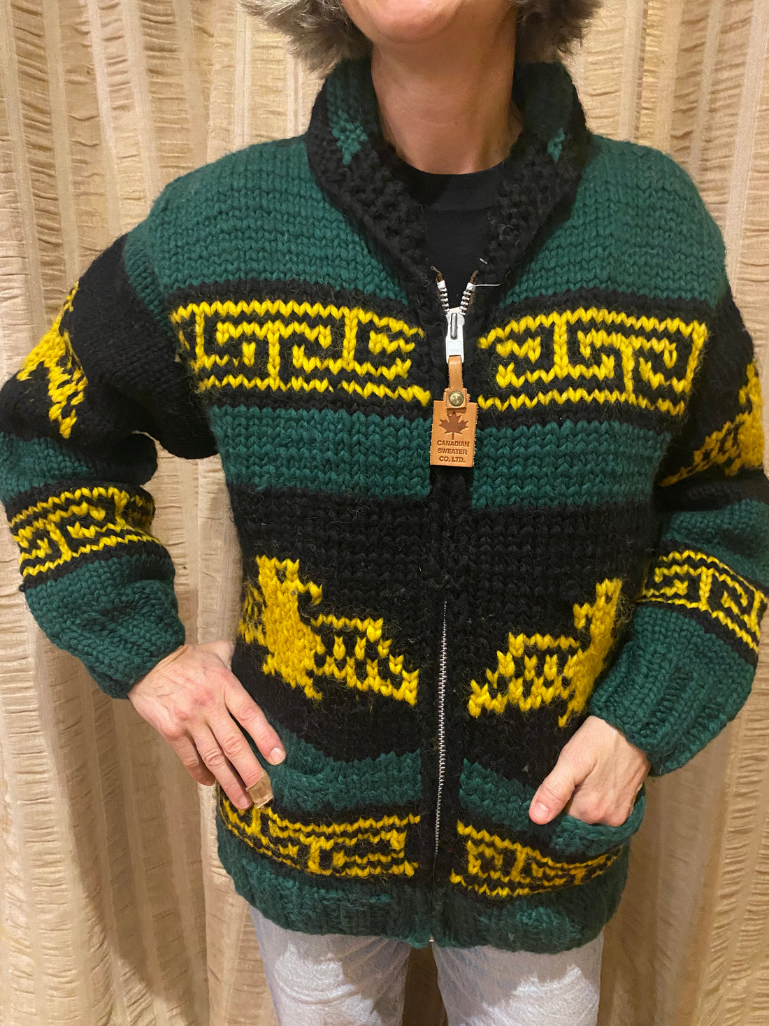 Cowichan Design Sweater - M/L – Amos & Andes Canada Inc